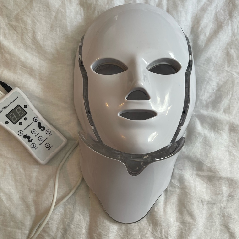 LED face mask